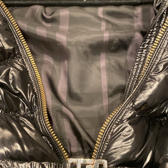 Burberry puffer worn once - Picture 9 of 13